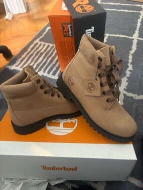 Timberland Youth 5.5 Woman 7.5 Tan Nubuck Lace-Up Waterproof Boots